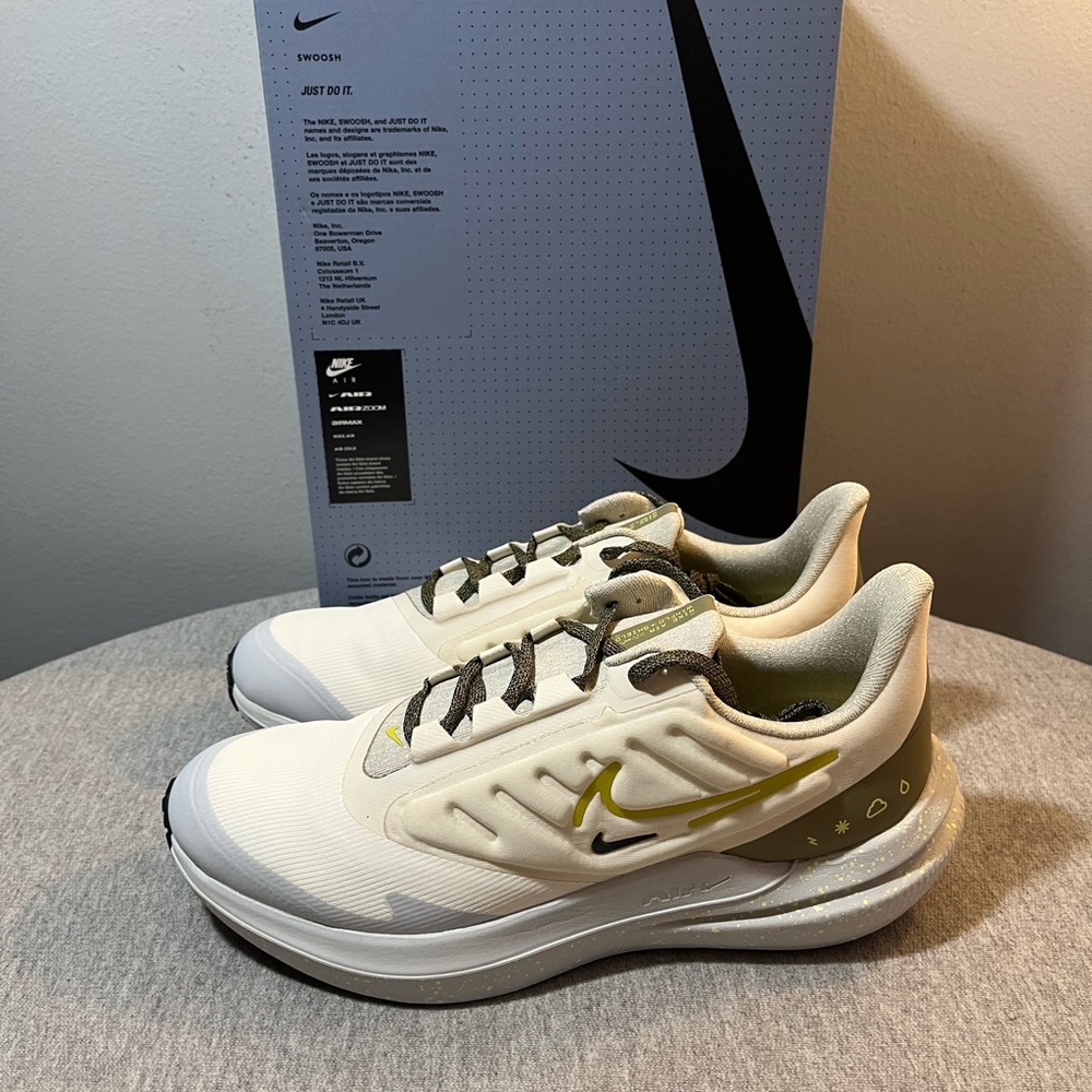 Nike Air Winflo Shield Volt Storm-Tread Running Women's Shoe Size 9 DM1104-100 - Picture 4 of 11